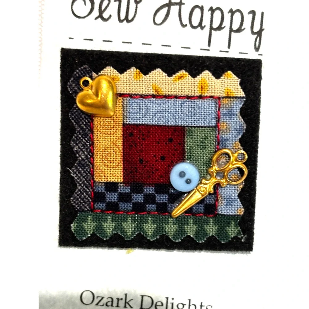 New Quilter Seamstress Dressmaker Charm Brooch Hat Pen quilt block‎ & scissors